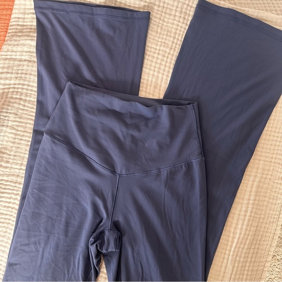 OFFLINE by Aerie Real Me Xtra High Waisted Bootcut Navy Leggings Small - Picture 8 of 8